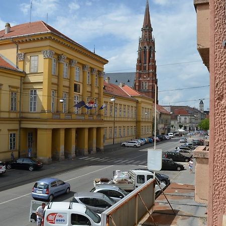 Apartment Downtown Osijek Ruang foto