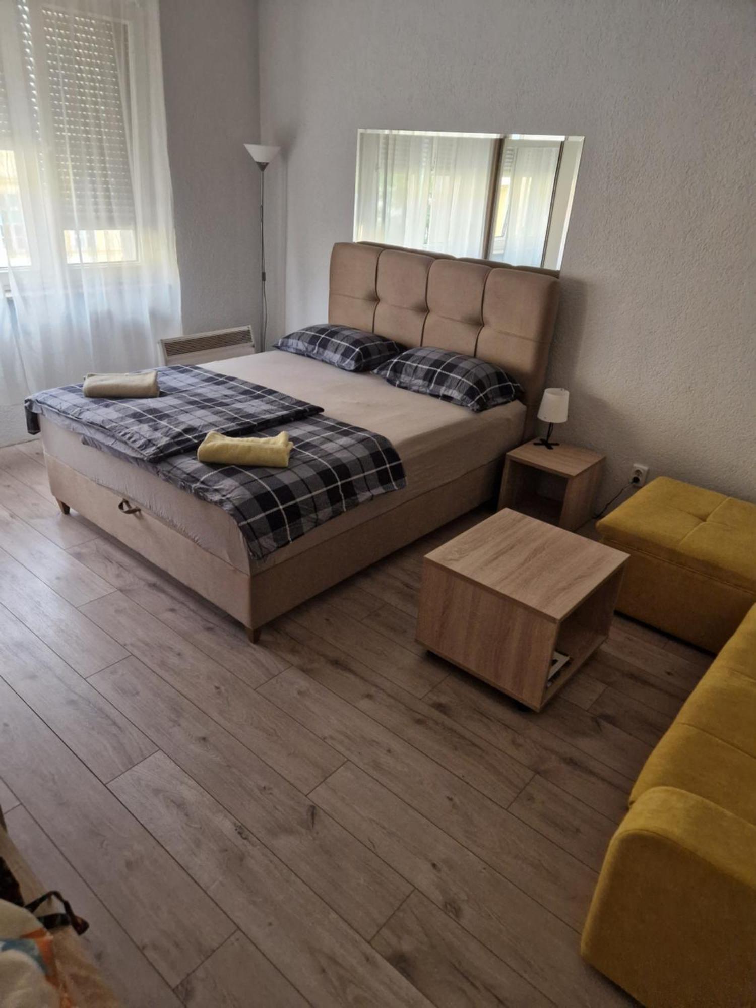 Apartment Downtown Osijek Bagian luar foto