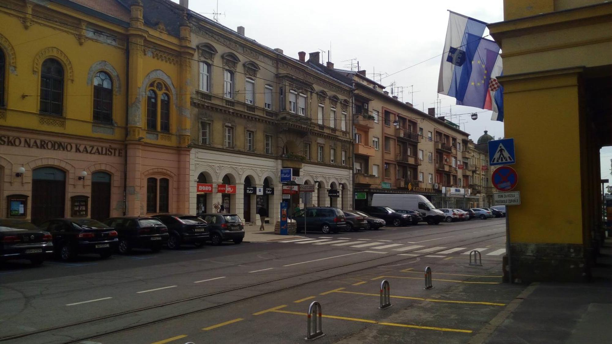 Apartment Downtown Osijek Bagian luar foto
