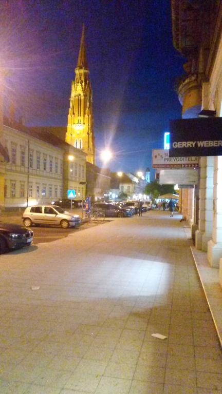 Apartment Downtown Osijek Bagian luar foto